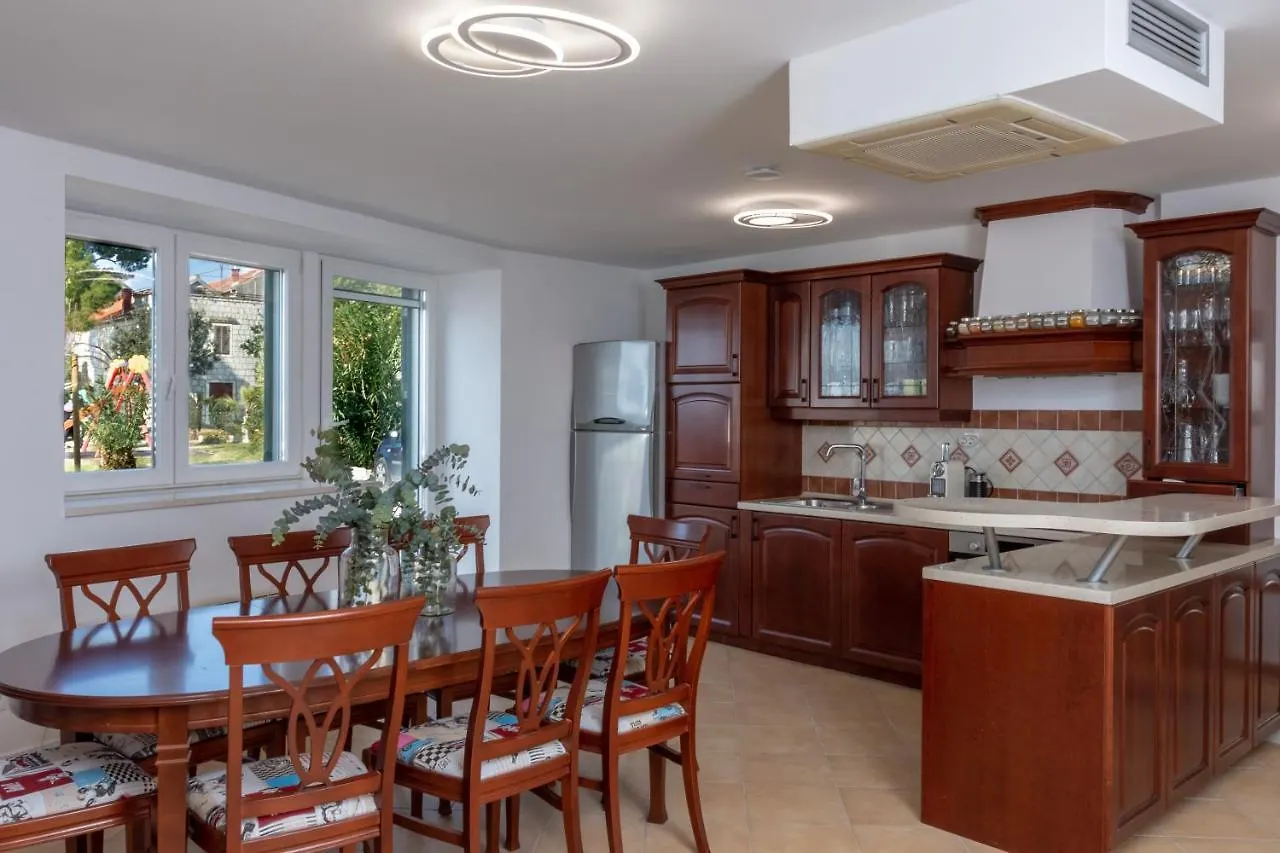 Villa Prima Kastela 0*,